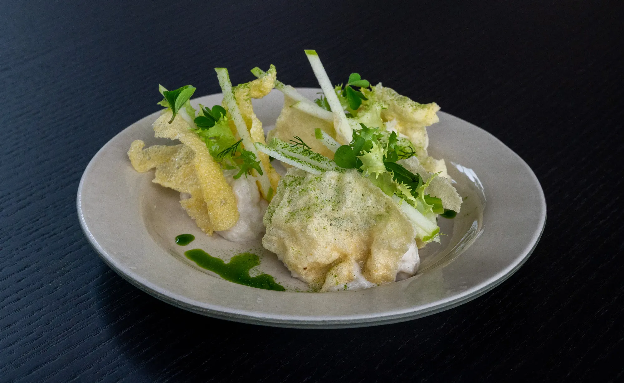 Piatto del Bistrò con mela verde ed erbe fresche